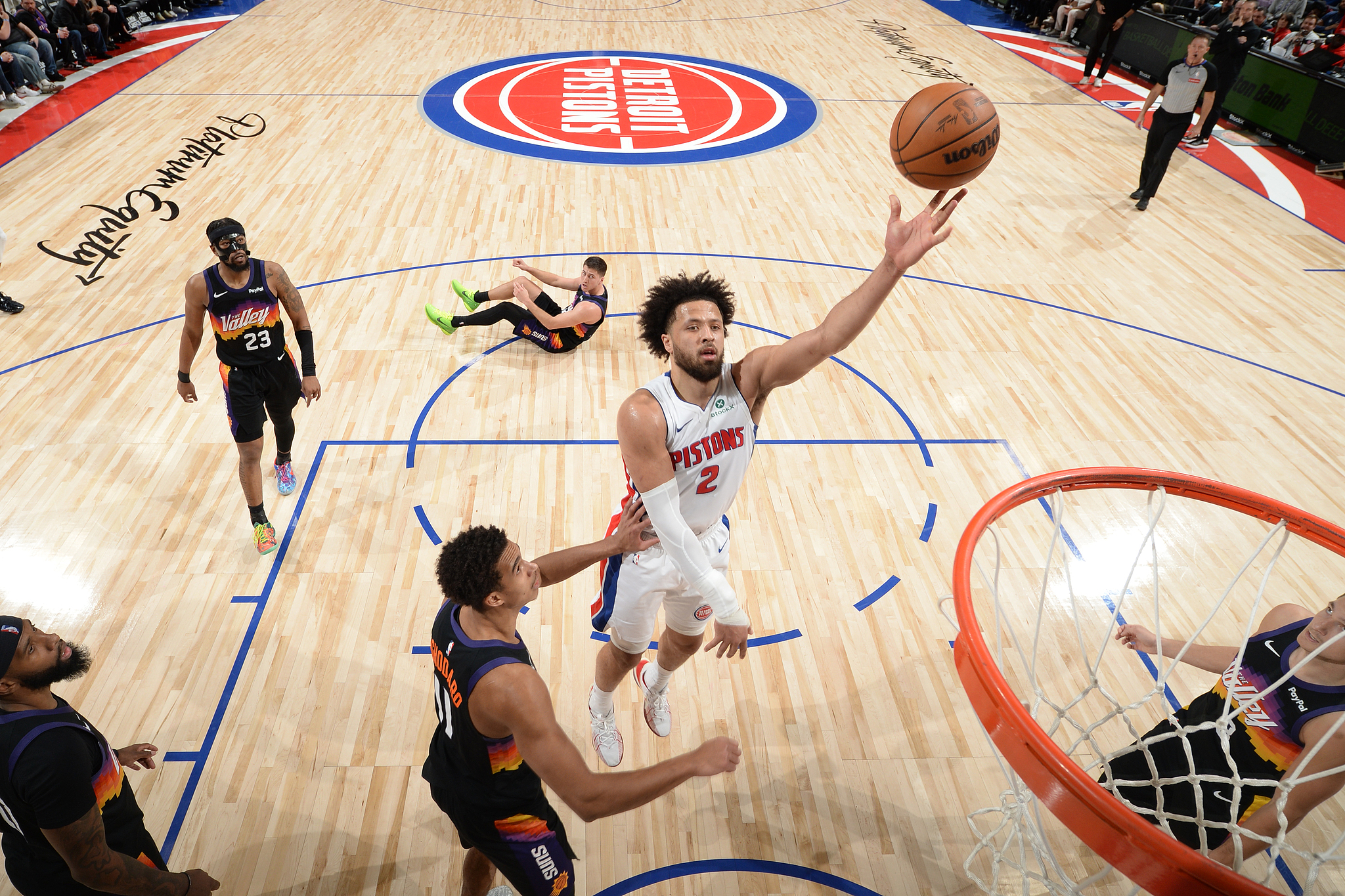 坎宁安两双杜伦16+18 阿伦33+5活塞主场逆转太阳