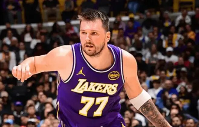 开云体育官方网站-希望没事！东契奇遭遇左腿筋拉伤，伤情未定|湖人|队医|卢卡-东契奇|NBA常规赛|洛杉矶湖人队_新浪体育_新浪新闻